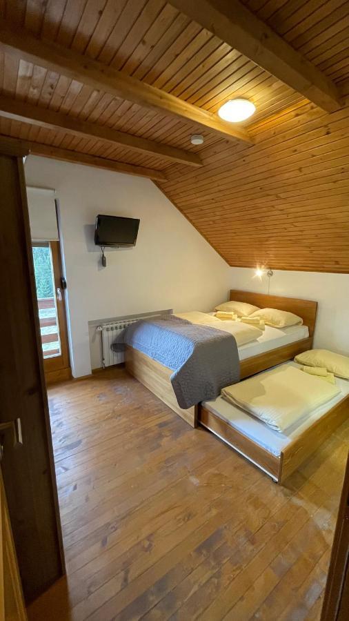 Guest House Alpha Ski Camp ยาโฮรินา ภายนอก รูปภาพ